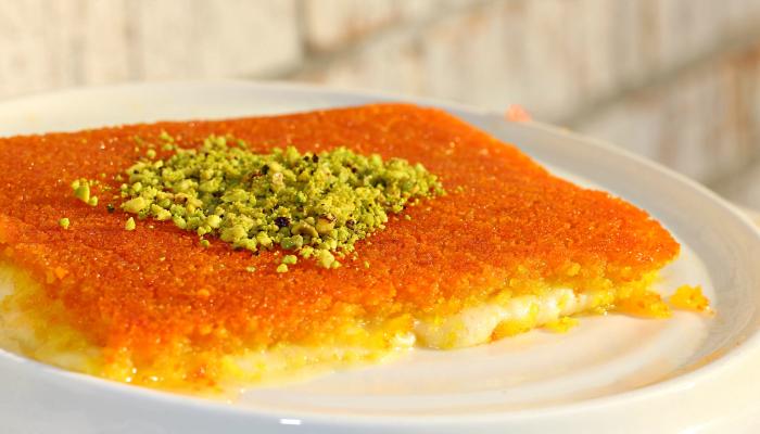 محل حلويات يوزع كنافة مجاناً لتحسين مزاج الأردنيين