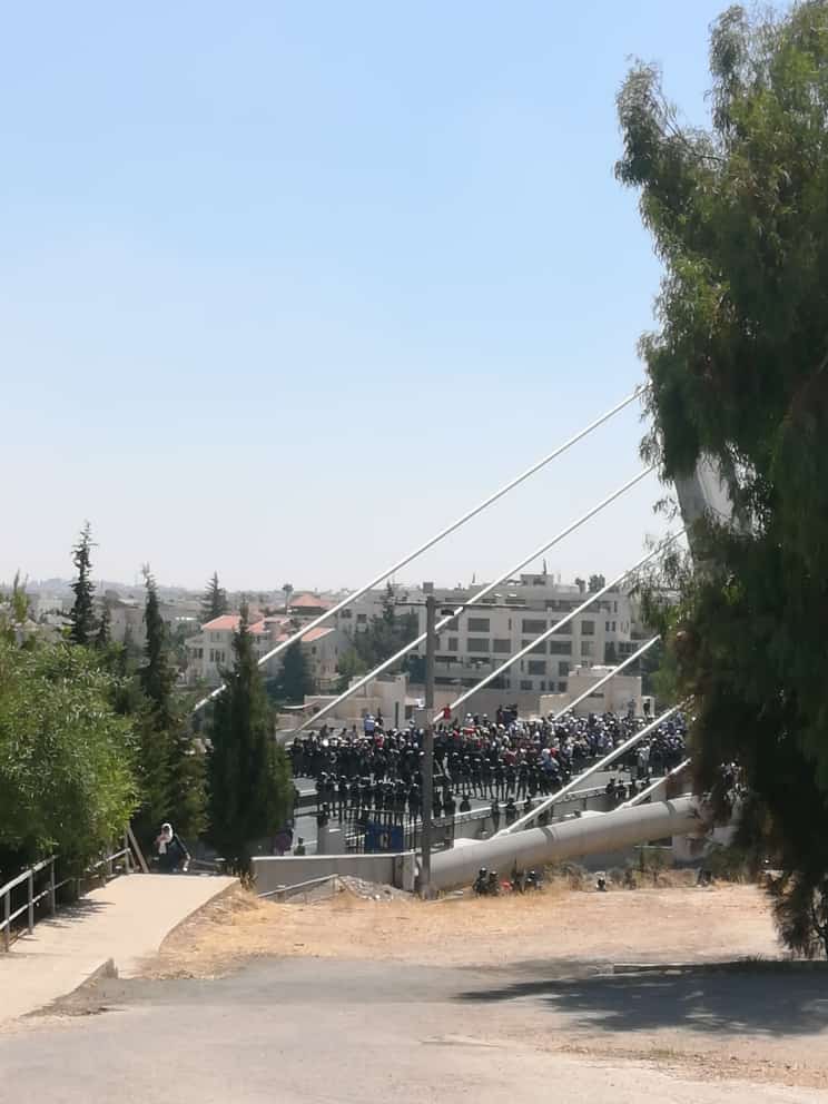 بالصور .. اعتصام المعلمين ينتقل الى جسر عبدون ودوار الداخلية