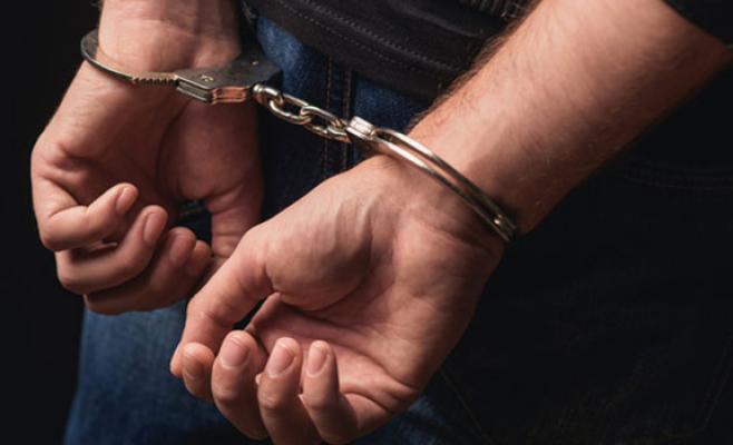 ضبط 4 متورطين بقضايا سرقة ومخدرات في عمان والبلقاء