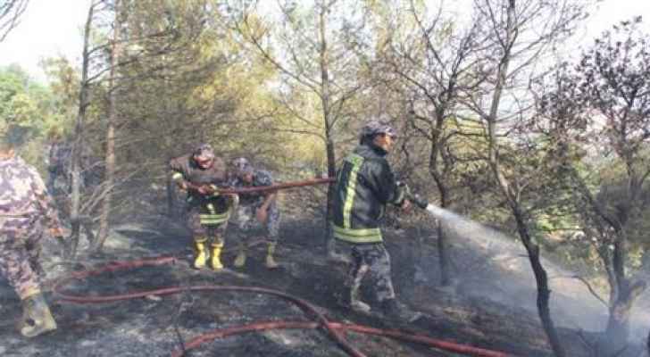 الدفاع المدني يخمد حريق أعشاب جافة في محافظة جرش