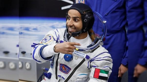 رائد الفضاء الإماراتي ينشر أول صورة للأرض...شاهد!