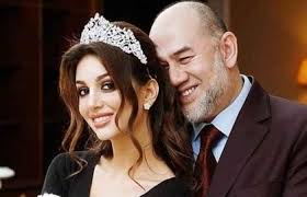 ملكة جمال روسية تطالب ملك ماليزيا السابق بتعويض طلاق فلكي