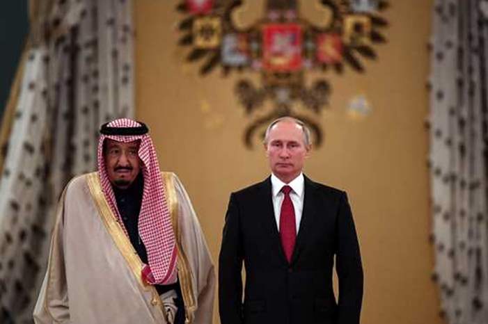 بالفيديو.. شاهد الهدية غير المتوقعة التي قدمها بوتين للعاهل السعودي