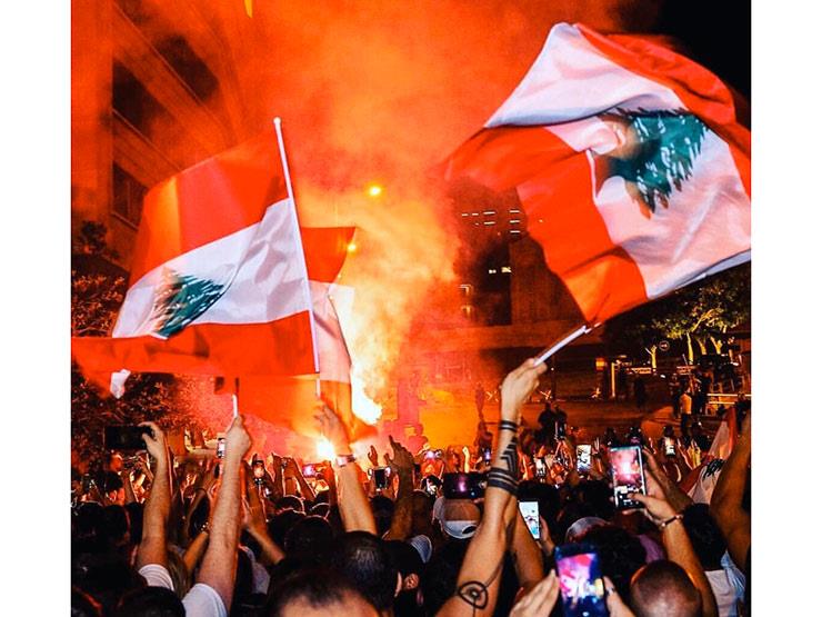 الان .. إزدياد أعداد المحتجين .. ومظاهرات حاشدة تعم لبنان