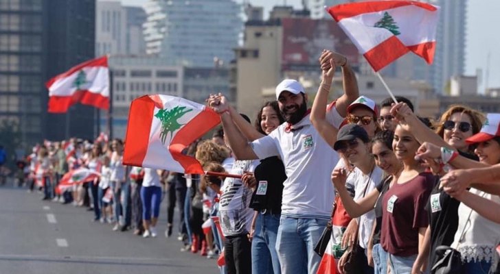 دعوات لعصيان مدني وإضراب عام في لبنان.. وإغلاق البنوك مستمر