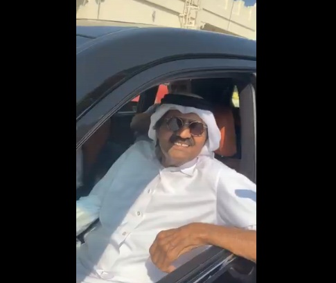 شاهد ...مقطع فيديو لوالد أمير قطر يثير أصداء واسعة