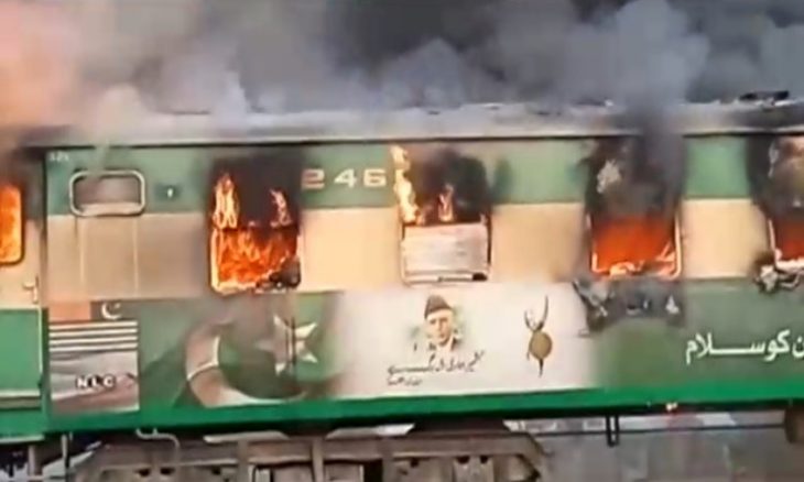 4ارتفاع حصيلة ضحايا حريق القطار السريع بباكستان إلى 65 قتيلا