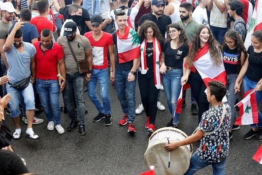 المصارف والمدارس اللبنانية تفتح أبوابها