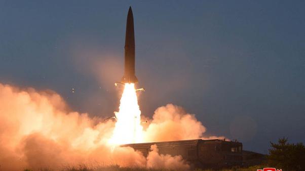 كوريا الشمالية تختبر بنجاح “صواريخ خارقة” وكيم “مرتاح”