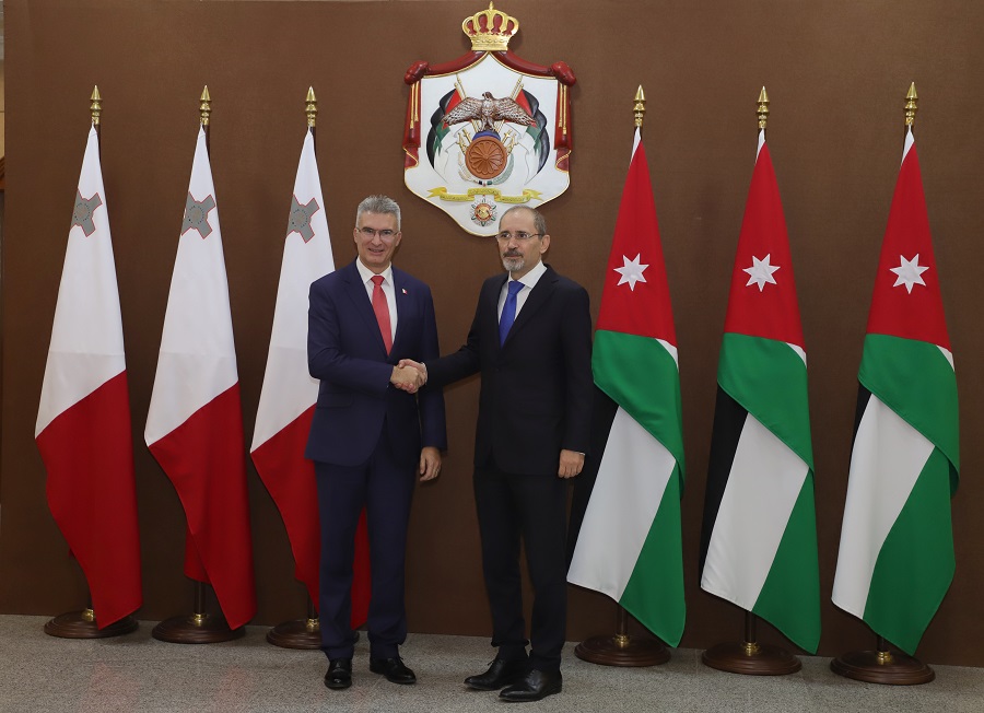 وزير الخارجية يبحث مع نظيره المالطي تعزيز العلاقات وزيادة التعاون الإقتصادي