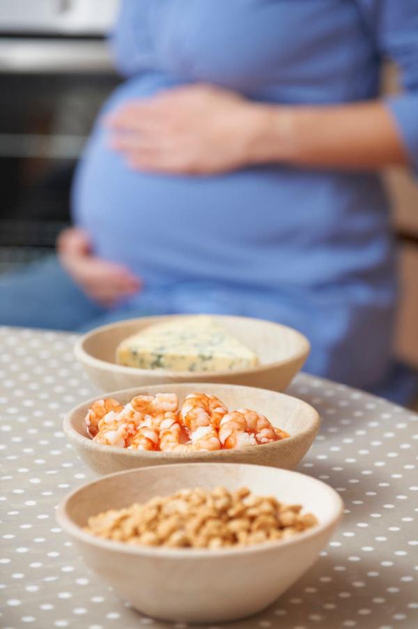 كيف يؤثر نظام الحامل الغذائي على حساسية مولودها؟