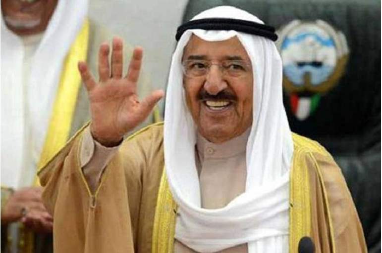 قرار مفاجئ من أمير الكويت بشأن كويتيين أساءوا له