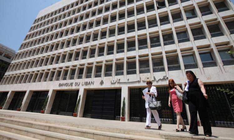 اللبنانيون يواجهون صعوبات في تحصيل أموالهم من مصارفهم.. فهل يتدخل البنك الدولي