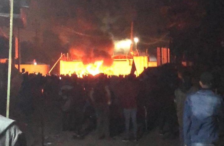 مقتل 8 متظاهرين جنوب العراق وإحراق قنصلية ايران في النجف