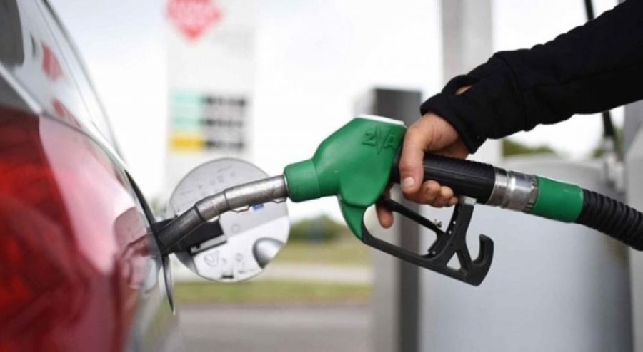 الحكومة ترفع اسعار البنزين وتثبت السولار والكاز
