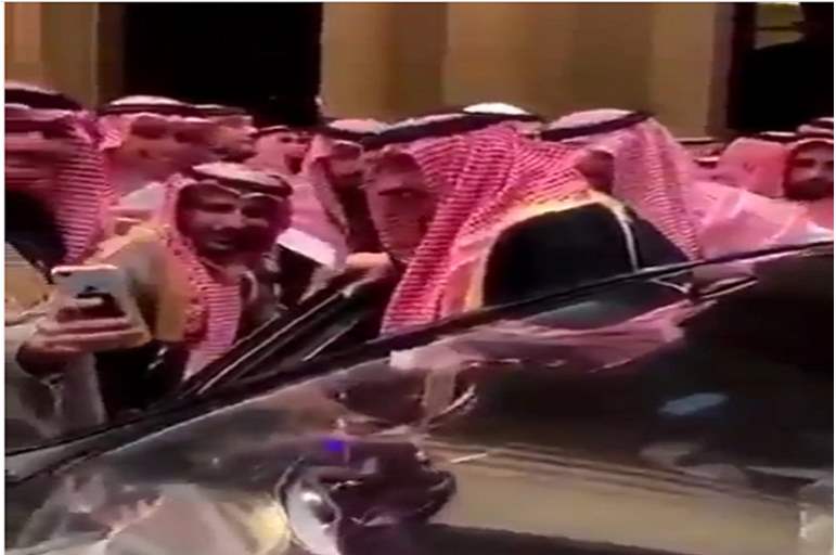 بالفيديو.. ظهور مفاجيء للأمير محمد بن نايف.. ورسالة محبة  ما الأمر