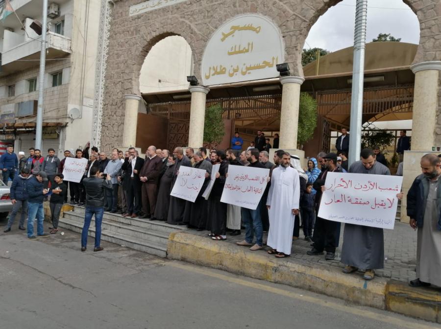 بالصور...عقباويون يعتصمون للمطالبة بإسقاط اتفاقية الغاز مع الكيان الصهيوني