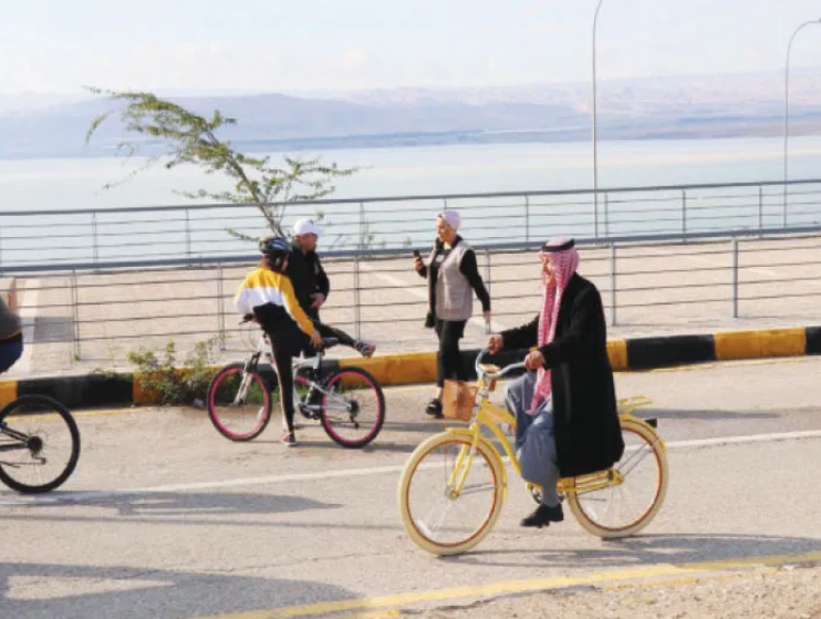 مسار الدراجات الهوائية في البحر الميت يوفر فرص عمل لأهالي المنطقة