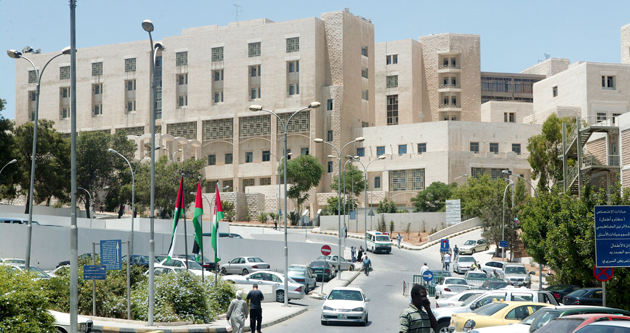 زريقات: إدخال 12 شخصا للعزل في مستشفى البشير