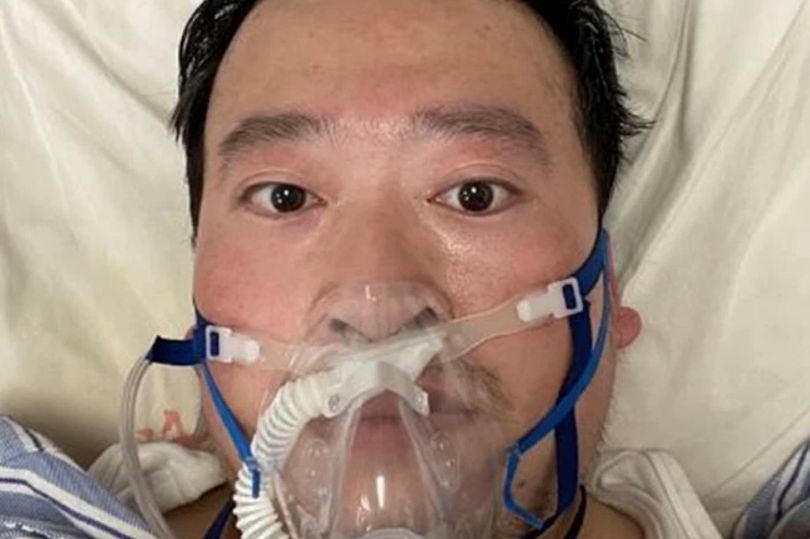 وفاة الطبيب الصيني مكتشف فيروس كورونا الجديد نتيجة إصابته بالمرض