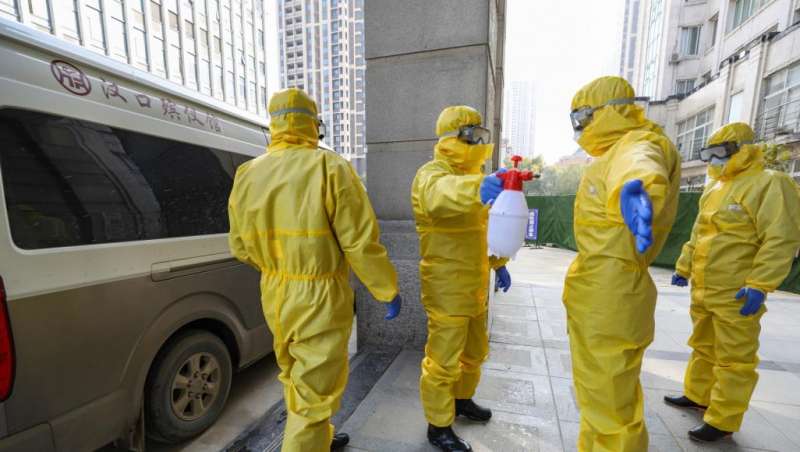 الصين تعلن ارتفاع وفيات فيروس كورونا إلى 636 حالة