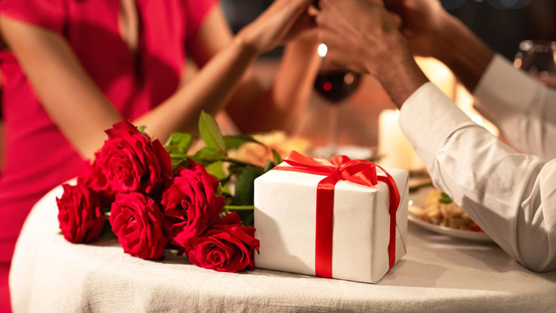 أربع حقائق بائسة عن عيد الحب...تعرف عليها!