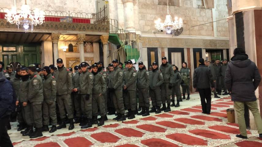 جنود الاحتلال يقتحمون المسجد الإبراهيمي في الخليل