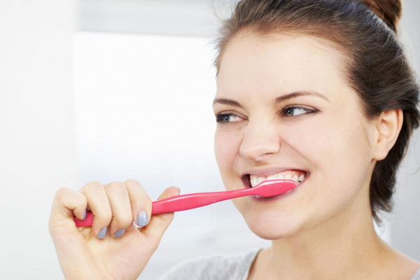 كيف يساهم غسل الأسنان في تقليل الوزن؟