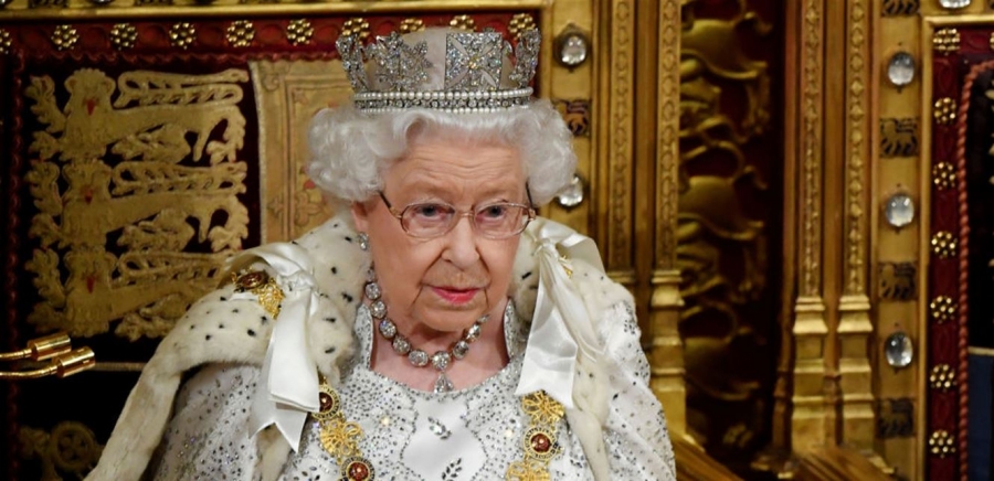 كيف تتخلص الملكة إليزابيث من الأحاديث والأشخاص المملين