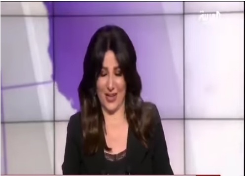 بالفيديو ...مذيعة العربية تنفجر ضاحكة خلال نشرة الأخبار