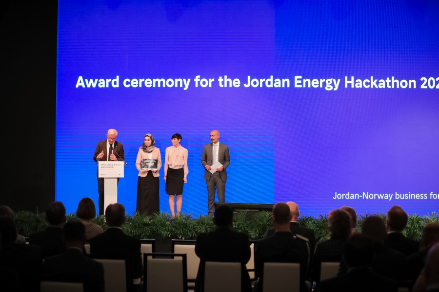 زين تُسلّم الجوائز للفائزين في هاكاثون الطاقة خلال منتدى الأعمال الأردني النرويجي