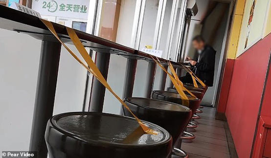 بالصور...مطاعم الصين تحارب كورونا على طريقتها