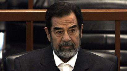 صدام حسين يسخر من رهاب الكورونا وارتداء الكمامات...اليكم التفاصيل!