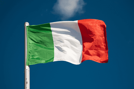 إيطاليا تنكس أعلامها