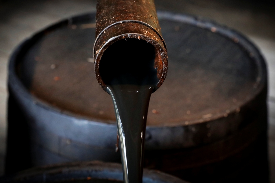برميل النفط الأميركي يتراجع 20  في السوق الآسيوية
