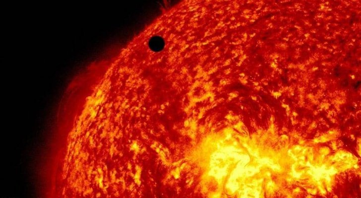 ماذا يحدث داخل الشمس؟...ظاهرة تهدد الحياة على الأرض