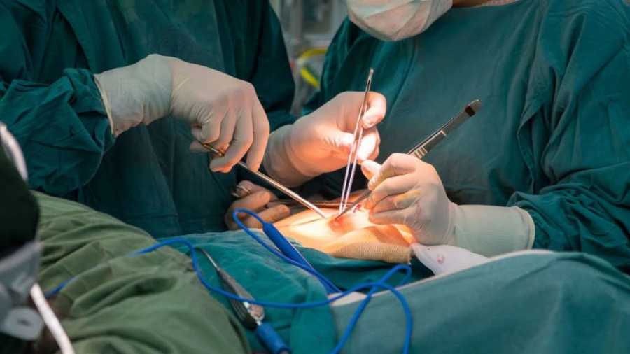 عملية جراحية لتوصيل مريء غير مكتمل بمستشفى الملكة رانيا