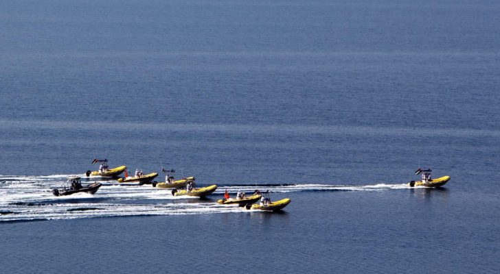 الأمن العام يبدأ بتسيير الزوارق البحرية للمحافظة على البيئة وتعزيز السياحة في البحر الميت والعقبة