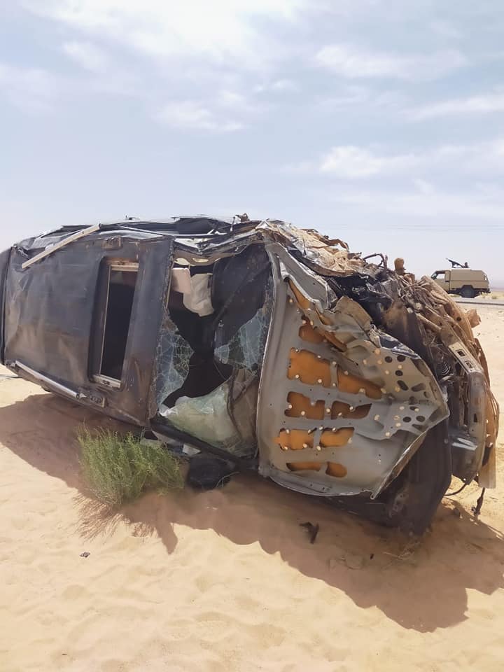 بالصور...9 إصابات إثر حادث تصادم مركبتين في عمان
