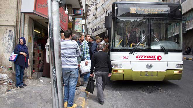 توصية برفع السعة الاستيعابية لوسائل النقل العام في الأردن