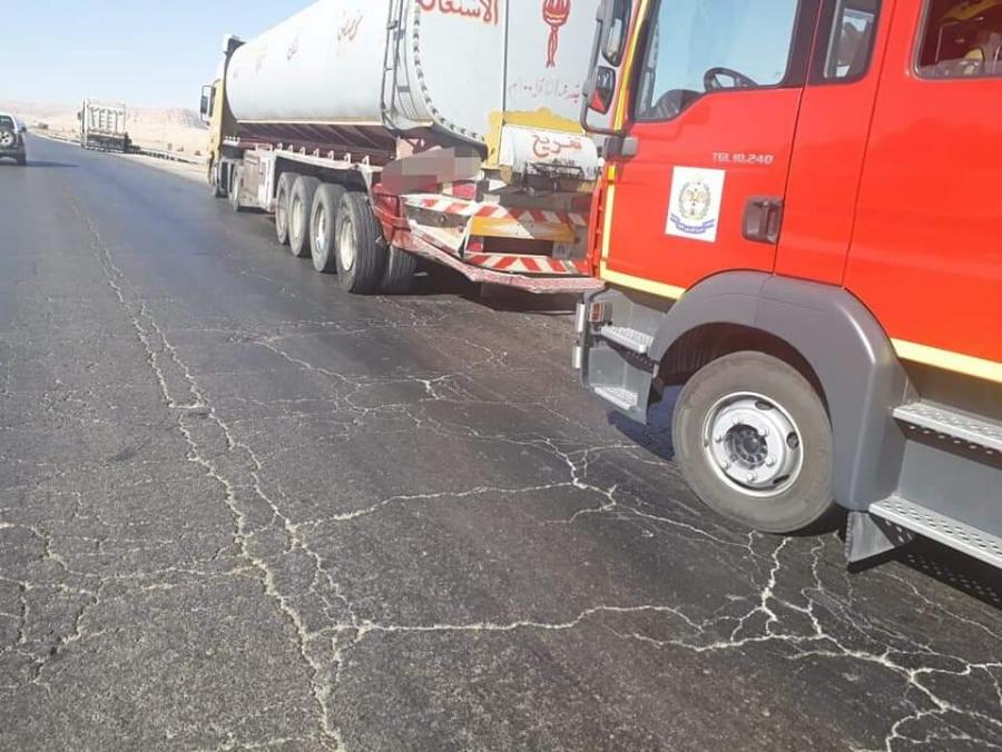 بالصور .. 5 إصابات اثر حادث تصادم بين مركبتين بعد دبة حانوت بإتجاه عمان