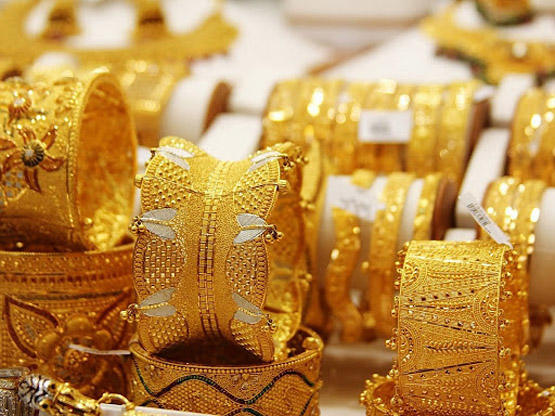 الذهب ينخفض محليا ويرتفع عالميا