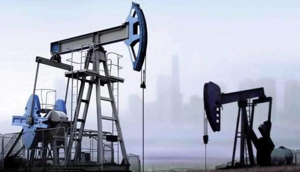 النفط يهبط مجددا وسط بيانات أميركية تغذي القلق