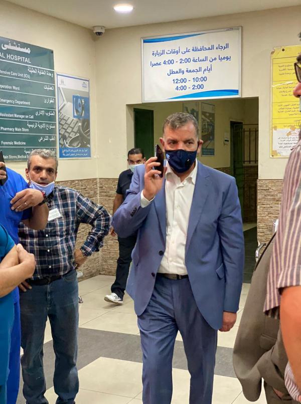 بالصور .. جابر يزور مستشفى الزرقاء الحكومي عقب الانفجار الذي وقع في مستودعات الجيش