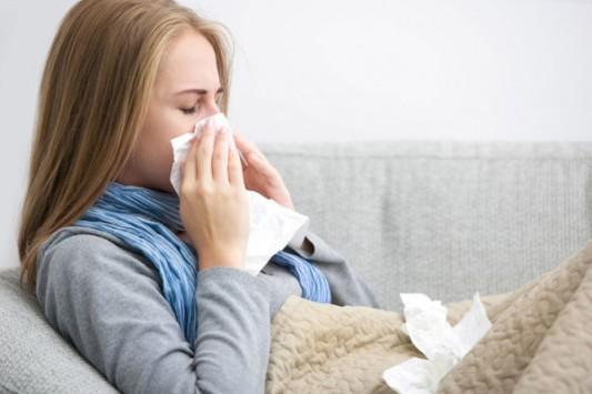 ما مخاطر الإصابة بالإنفلونزا وكورونا بنفس الوقت؟