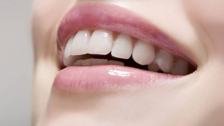 تحد خطير على تيك توك يؤدي إلى تلف دائم في الأسنان