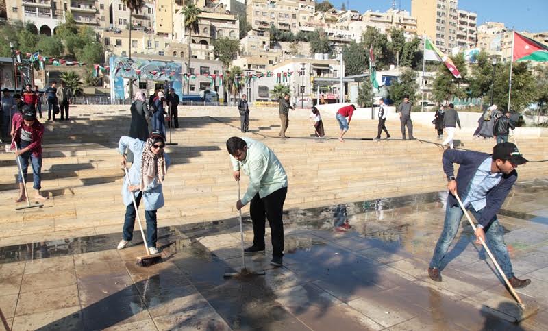 حملة نظافة في مطل ابو نصير تنفذها امانة عمان ووزارة البيئة