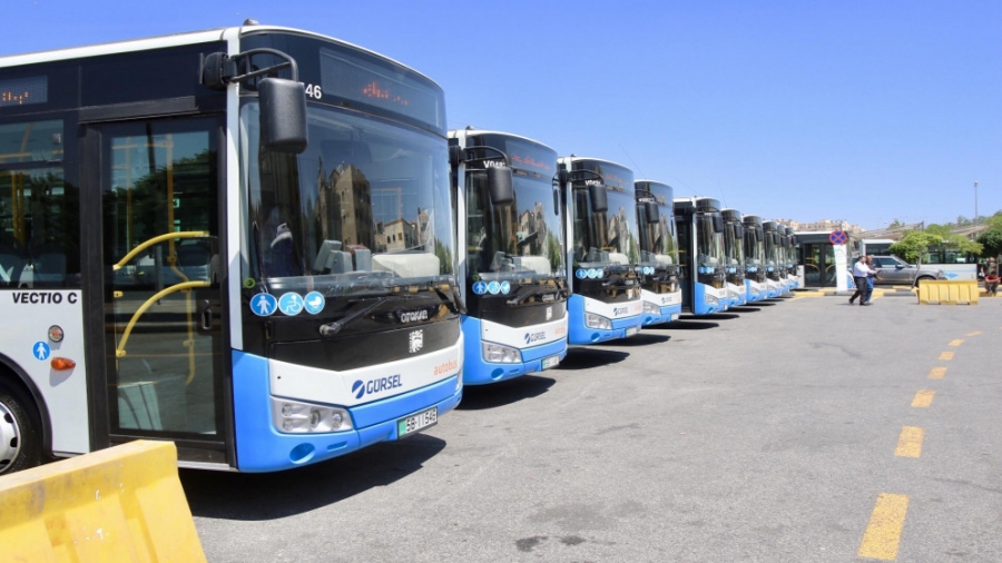 توجه لخفض نسبة تشغيل حافلات النقل العام الى 50 بسبب عدم الالتزام