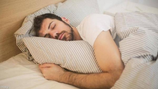 هل للطعام وتوقيته تأثير على النوم؟...خبراء يجيبون