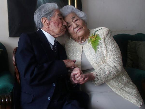 نهاية قصة أكبر زوجين في العالم...عمرهما معا 215 عاماً